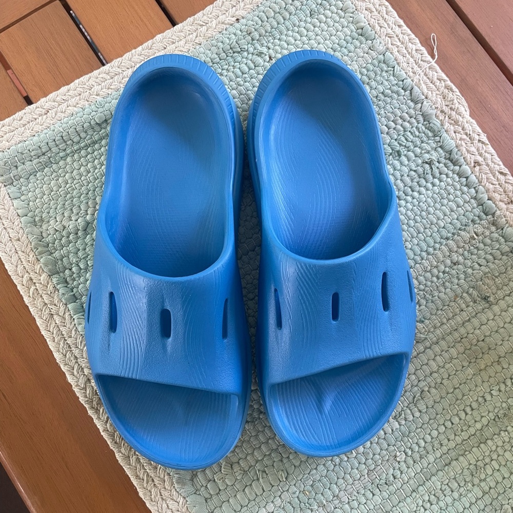 HOKA SLIDES WOMENS SIZE 8 BLUE new condition